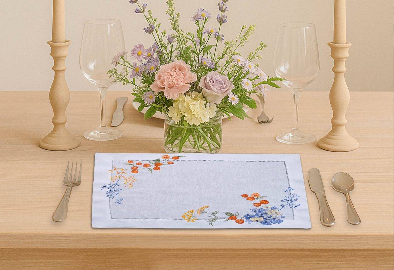 Hydrangea & Lantern Linen Place Mat