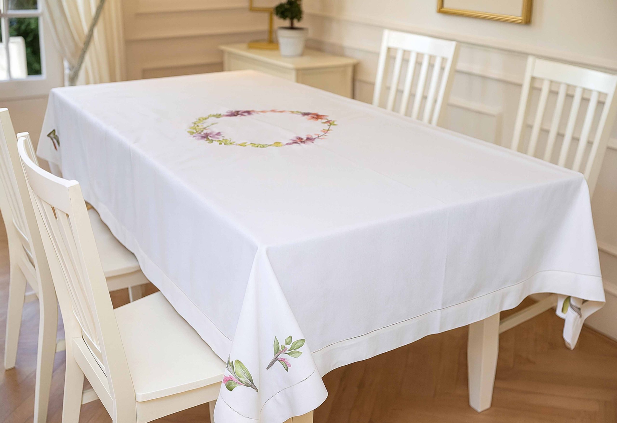 Bloom Wreath Linen Tablecloth